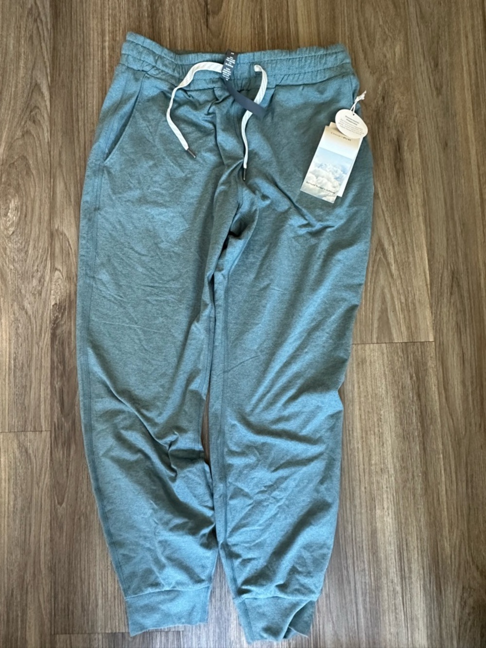 Vuori women’s Jogger Pants - light green